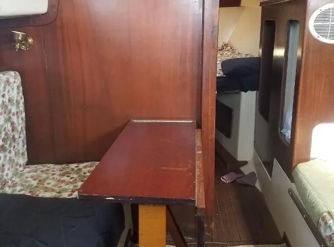 Classic Sailboat 30'