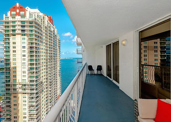 Lovely Condo With City & Ocean Views