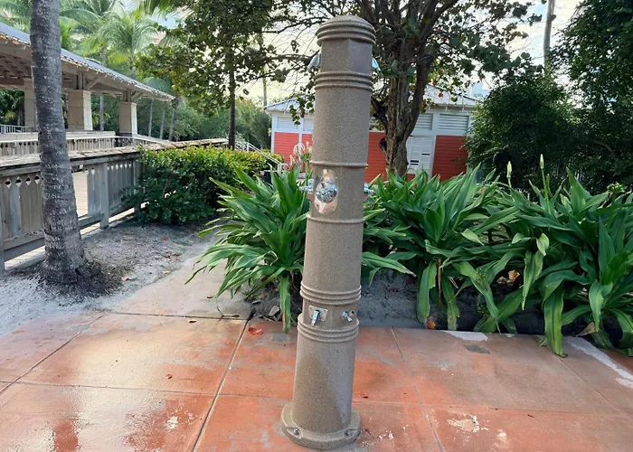 Charming And Lovely 1 Bedroom With Pool Short Walk From The Beach